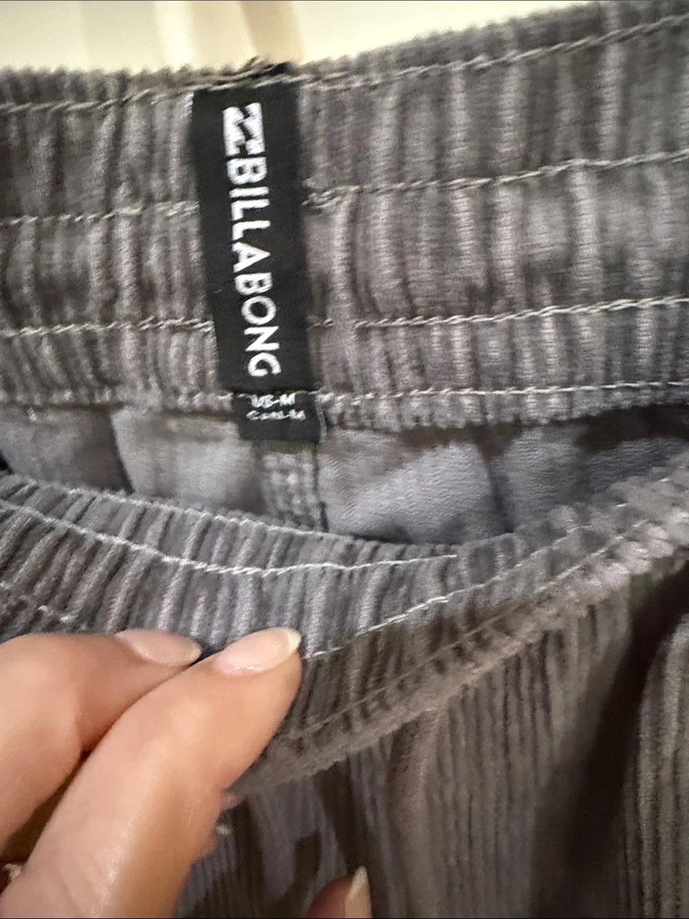 Billabong Men's Gray Corduroy Hybrid Shorts. Size Medium. NWT